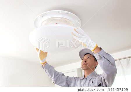 Lighting installation work: Lighting fixtures and contractors Lighting installation work: Lighting fixtures and contractors 142457109