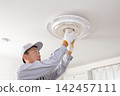 Lighting installation work: Lighting fixtures and contractors 142457111