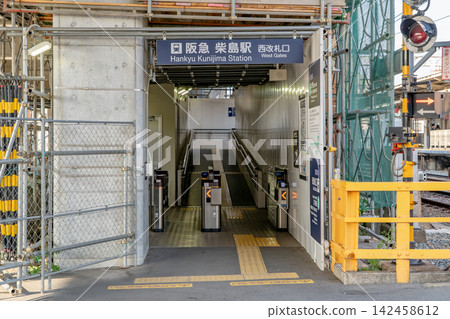 阪急電鐵、阪急千里線、大阪市東淀川區國島站西檢票口 阪急電鐵、阪急千里線、大阪市東淀川區國島站西檢票口 142458612