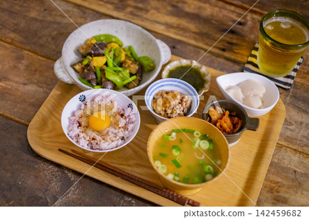 Japanese home cooking: Tamago kake gohan (rice with raw egg) 142459682