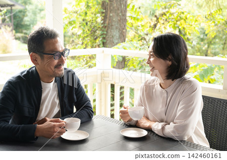A middle-aged couple enjoying tea time; running; jogging. A middle-aged couple enjoying tea time; running; jogging. 142460161