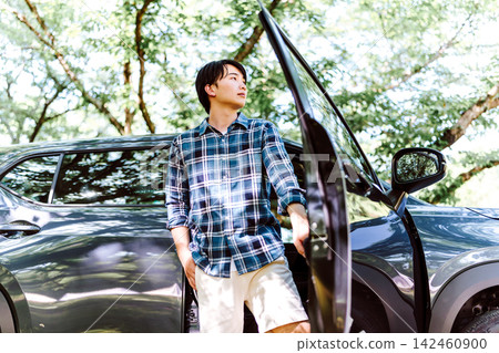 男子下車 男子下車 142460900