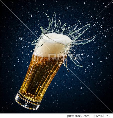 glass of beer with ice glass of beer with ice 142461039