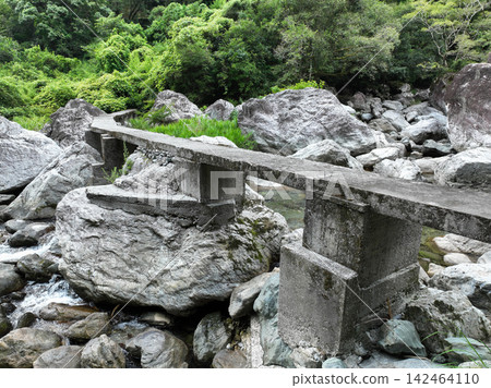Iwakawachi Submersible Bridge, Ino Town, Kochi Prefecture Iwakawachi Submersible Bridge, Ino Town, Kochi Prefecture 142464110