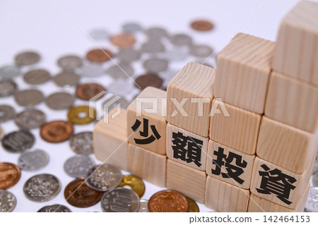 Small investments and Japanese yen coins Small investments and Japanese yen coins 142464153