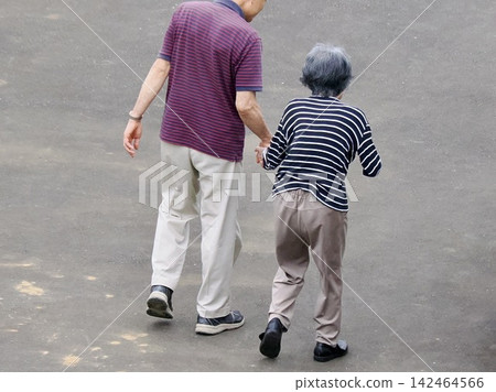 一對夫婦手工走 一對夫婦手工走 142464566