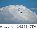 Airshow with jet airplanes in synchronized flight 142464750