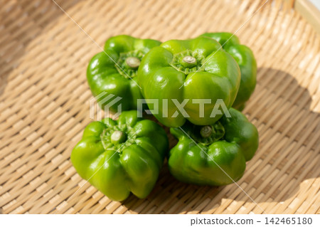 神樂辣椒，一種傳統蔬菜，盛於篩子上食用（九月） 142465180