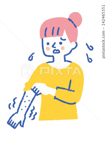 一位女性手臂乾燥發癢。 142465351