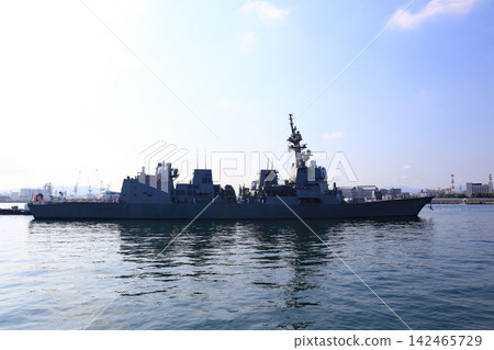 港口內的驅逐艦 港口內的驅逐艦 142465729