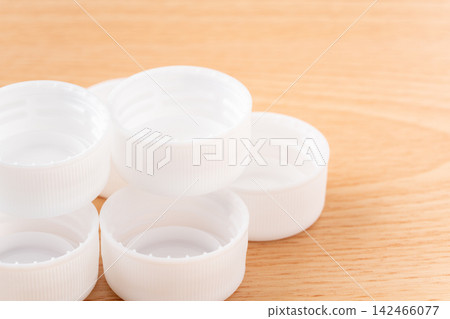 Close-up of a white plastic bottle cap (lid) Close-up of a white plastic bottle cap (lid) 142466077