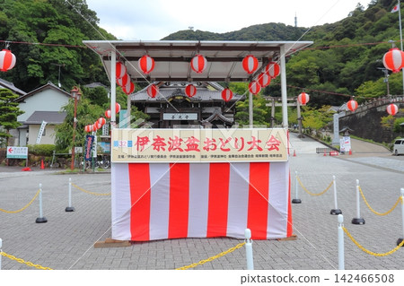 稻葉盆舞祭的舞台（位於岐阜縣岐阜市稻葉神社） 142466508