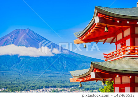 Summer view of Mount Fuji and a five-story pagoda at Shin-Kura Fuji Sengen Shrine Summer view of Mount Fuji and a five-story pagoda at Shin-Kura Fuji Sengen Shrine 142466532