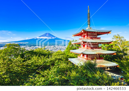 Summer view of Mount Fuji and a five-story pagoda at Shin-Kura Fuji Sengen Shrine Summer view of Mount Fuji and a five-story pagoda at Shin-Kura Fuji Sengen Shrine 142466533