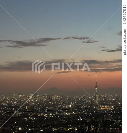 Magic Hour: Tokyo Skytree and Mount Fuji Magic Hour: Tokyo Skytree and Mount Fuji 142467013