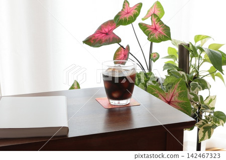 iced coffee iced coffee 142467323