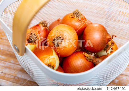 Image of fresh onions in a bucket Image of fresh onions in a bucket 142467491