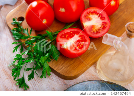 Fresh organic tomatoes on wooden kitchen table Fresh organic tomatoes on wooden kitchen table 142467494