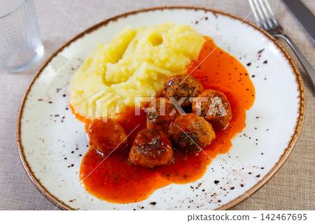 Meatballs with mashed potatoes beautifully served with some gravy Meatballs with mashed potatoes beautifully served with some gravy 142467695