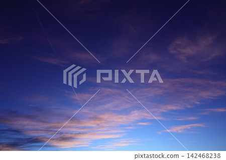 天空呈現出美麗的漸層色 142468238