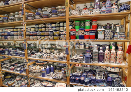 [Poland] [Warsaw] Polish souvenir: pottery 142468240