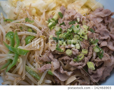 家常炒肉豆芽,自製,家常菜,老婆做的,家常菜,我們家的味道,精心烹調的飯菜,晚餐,宵夜,家庭餐桌 家常炒肉豆芽,自製,家常菜,老婆做的,家常菜,我們家的味道,精心烹調的飯菜,晚餐,宵夜,家庭餐桌 142468903