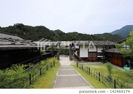 長野、南木曾、妻籠宿:歷史上重要的保護區內的古老城鎮景觀。 長野、南木曾、妻籠宿:歷史上重要的保護區內的古老城鎮景觀。 142469174