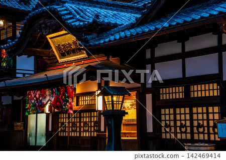 The dawn of Dogo Onsen [Matsuyama City, Ehime Prefecture] 142469414