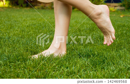 feet on the green grass feet on the green grass 142469568