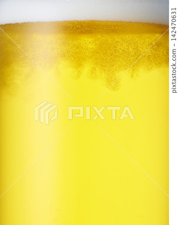 Draft beer poured into a glass, close-up Draft beer poured into a glass, close-up 142470631