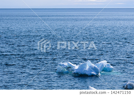 Drift ice floating on the sea Drift ice floating on the sea 142471150