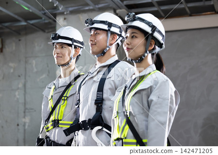 商業:建築工地上的男男女女 商業:建築工地上的男男女女 142471205