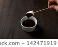 Marshmallow chocolate fondue 142471919