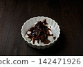 Marshmallow chocolate fondue 142471926