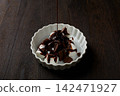 Marshmallow chocolate fondue 142471927