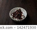 Marshmallow chocolate fondue 142471930