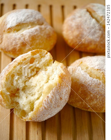 Petite France Petite France 142472105