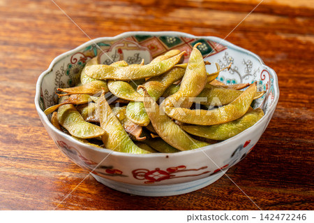 居酒屋必備！新鮮煮熟的毛豆。 142472246