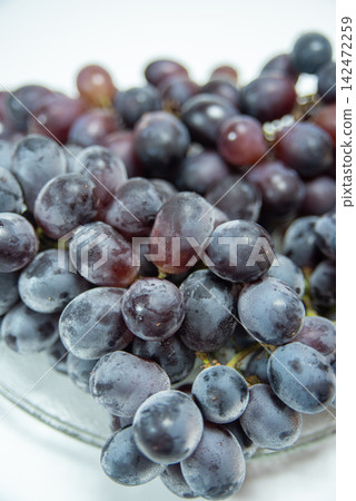 Grapes on a plate - Newberry A - Close-up Grapes on a plate - Newberry A - Close-up 142472259