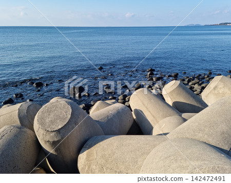 The blue Jeju sea with a breakwater. The blue Jeju sea with a breakwater. 142472491