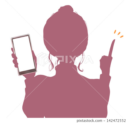 一名女子舉起食指,展示她的智慧型手機;剪影。 一名女子舉起食指,展示她的智慧型手機;剪影。 142472552