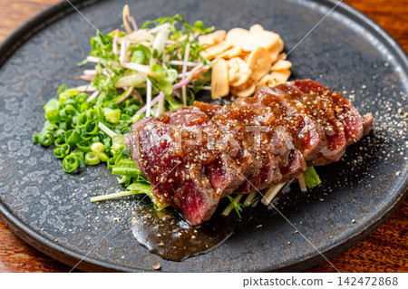 An exquisite venison marinated dish that brings out the umami of salt koji. An exquisite venison marinated dish that brings out the umami of salt koji. 142472868