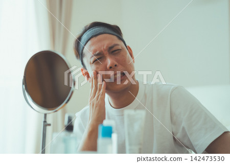 Aging care for men in their 40s who are shocked and disgusted by their aging appearance. Aging care for men in their 40s who are shocked and disgusted by their aging appearance. 142473530