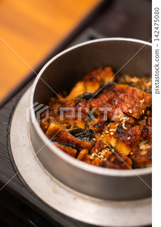 夏季牛節期間,可享用以烤鰻魚為特色的豪華日式米飯料理,並提供外帶和外送服務。 夏季牛節期間,可享用以烤鰻魚為特色的豪華日式米飯料理,並提供外帶和外送服務。 142475080