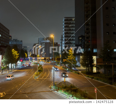 東京夜景:摩天大樓和夜色中的街道 東京夜景:摩天大樓和夜色中的街道 142475128