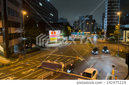 東京夜景:摩天大樓和夜色中的街道 東京夜景:摩天大樓和夜色中的街道 142475129