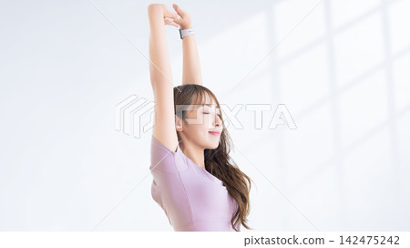 Woman stretching (beauty image) Woman stretching (beauty image) 142475242