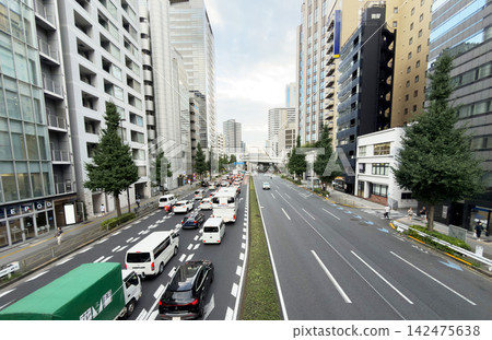 High-rise buildings and roadways in Shinjuku, Tokyo High-rise buildings and roadways in Shinjuku, Tokyo 142475638