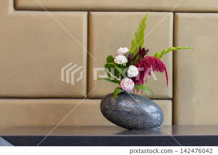 Japanese-style flower arrangement Japanese-style flower arrangement 142476042
