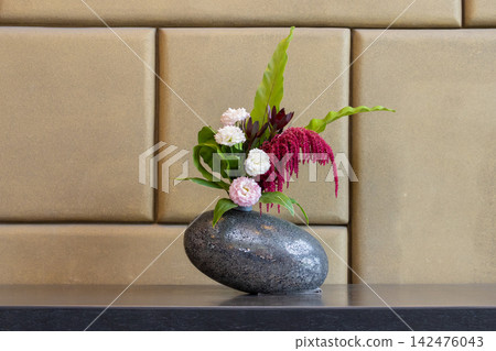Japanese-style flower arrangement Japanese-style flower arrangement 142476043